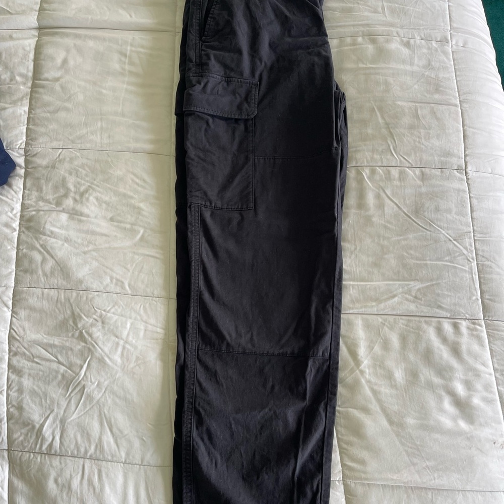 Uniqlo Black Cargo Pants Straight Leg
